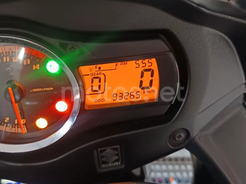 Suzuki Bandit 650 - Vista 25