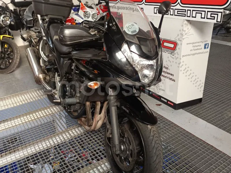 Suzuki Bandit 650 - Vista 4