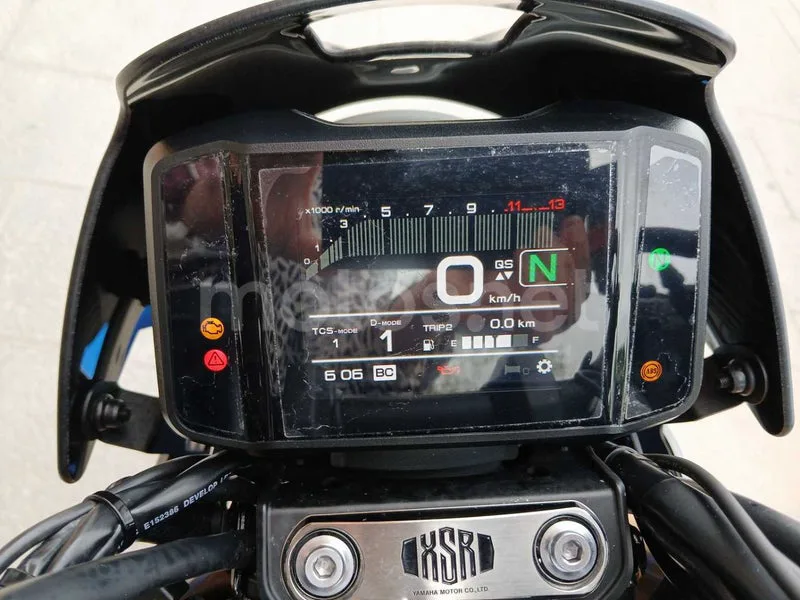 Yamaha XSR900 - Vista 10