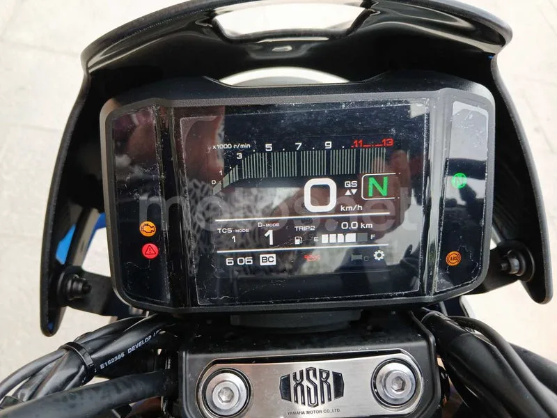 Yamaha XSR900 - Vista 11