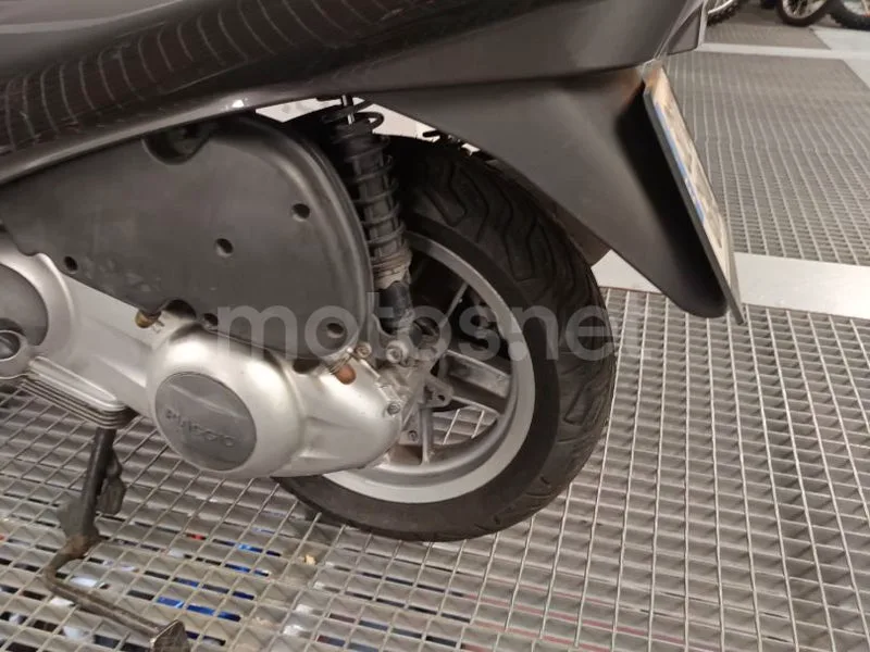 Piaggio XEvo 125 - Vista 12