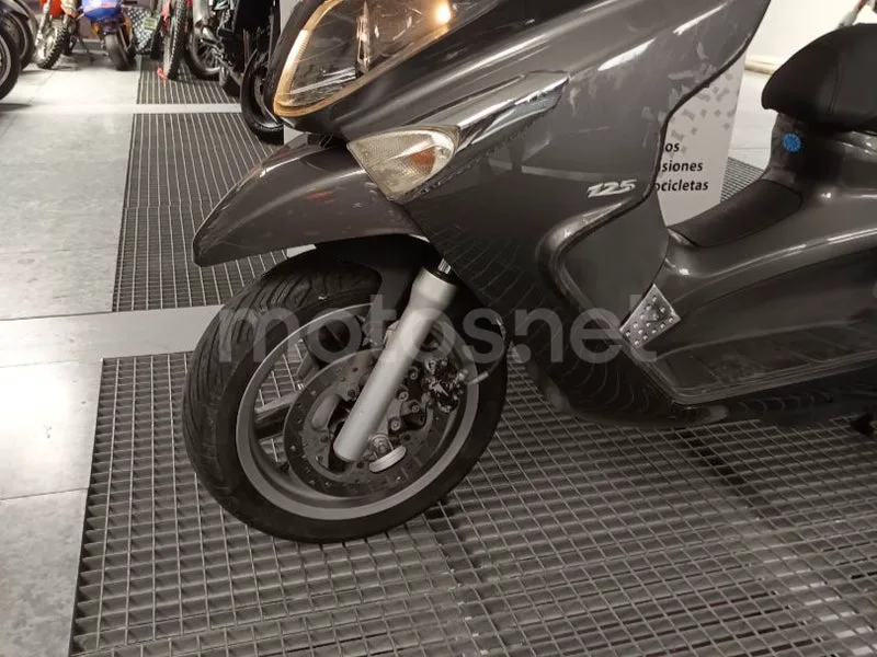 Piaggio XEvo 125 - Vista 13