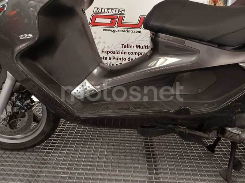 Piaggio XEvo 125 - Vista 15