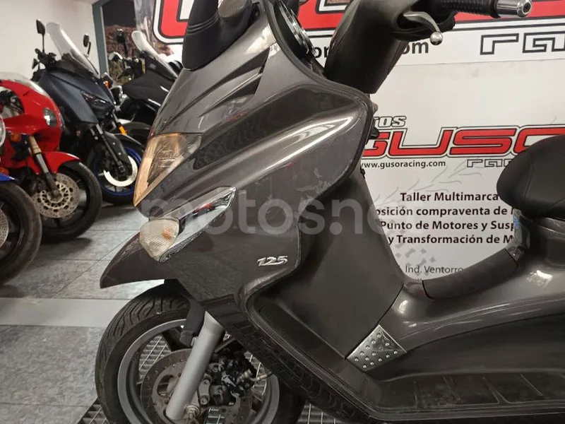 Piaggio XEvo 125 - Vista 16
