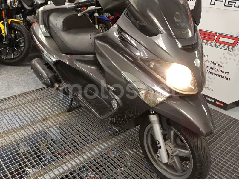 Piaggio XEvo 125 - Vista 4