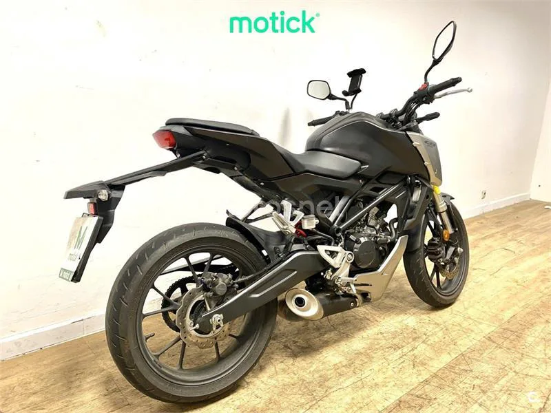 Honda CB125R - Vista 10