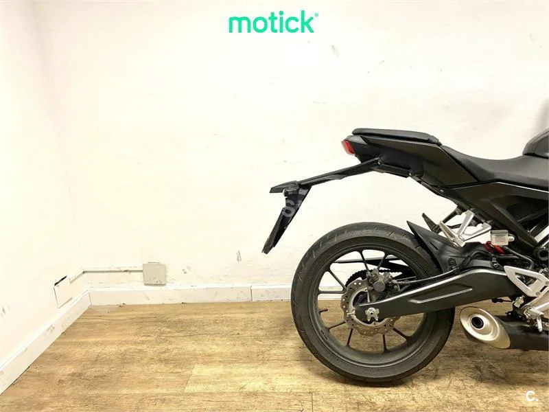Honda CB125R - Vista 3