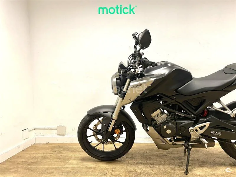Honda CB125R - Vista 8