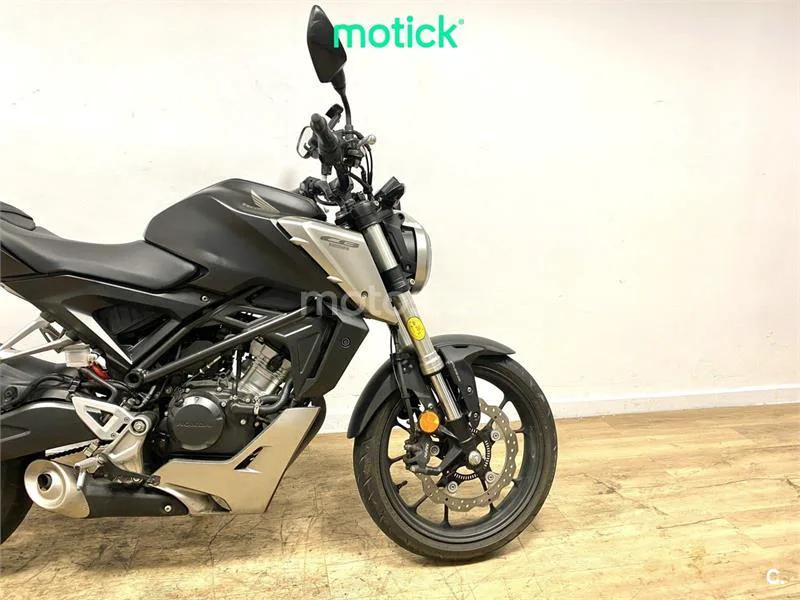 Honda CB125R - Vista 4