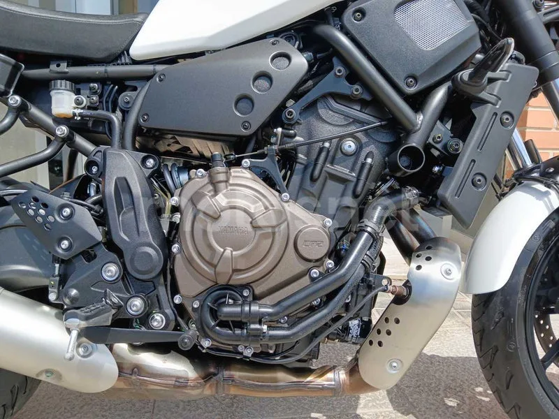 Yamaha XSR700 - Vista 9