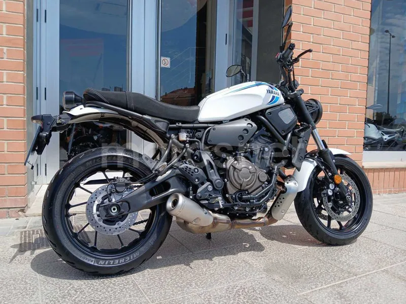 Yamaha XSR700 - Vista 5