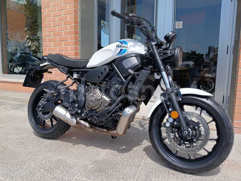 Yamaha XSR700 - Vista 8