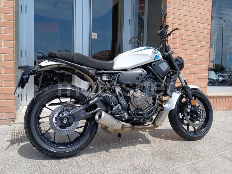 Yamaha XSR700 - Vista 5