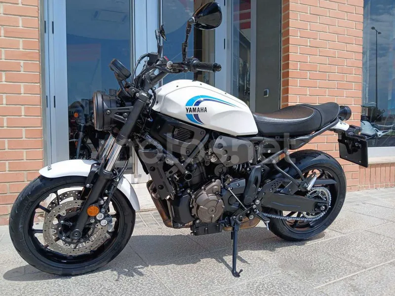 Yamaha XSR700 - Vista 7