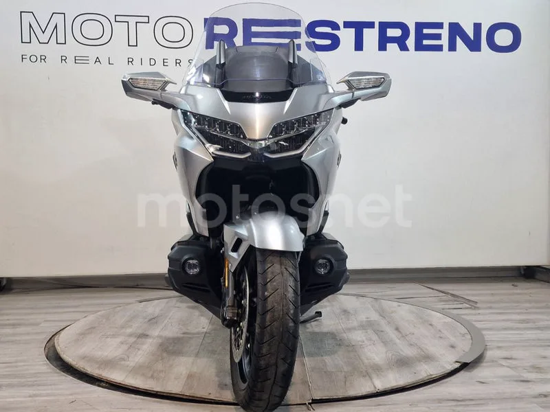 Honda GL1800 Gold Wing - Vista 4