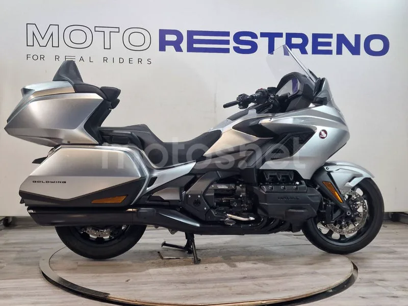 Honda GL1800 Gold Wing - Vista 6