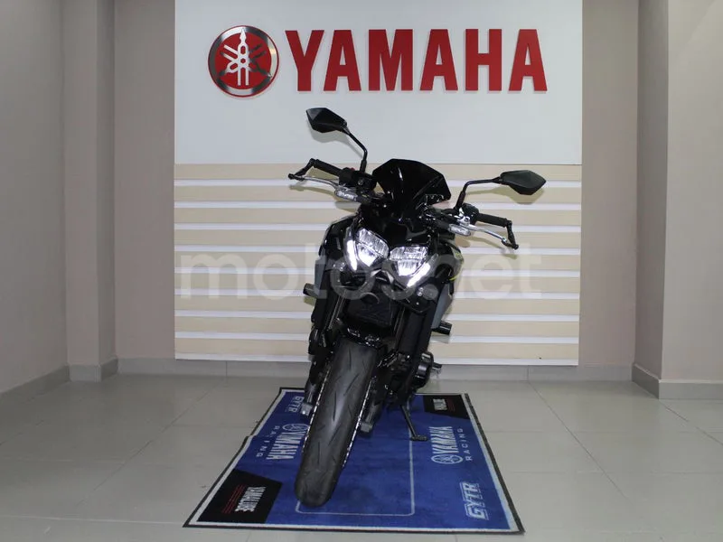 Kawasaki Z900 - Vista 3