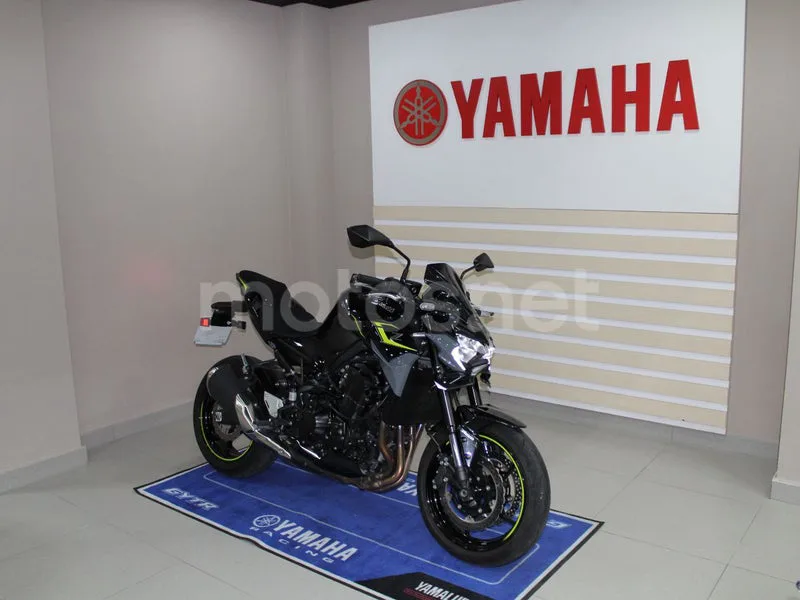 Kawasaki Z900 - Vista 4