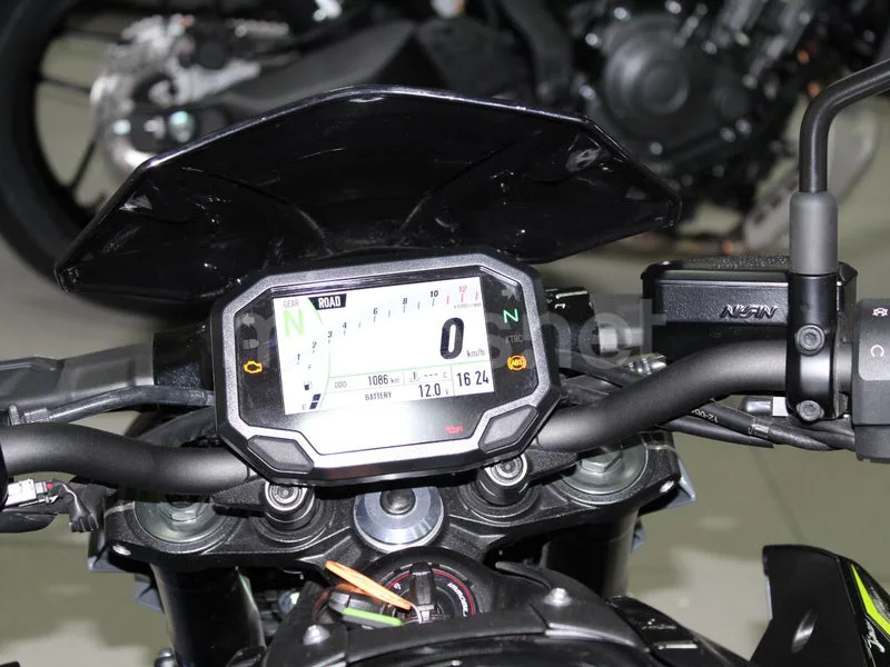 Kawasaki Z900 - Vista 6