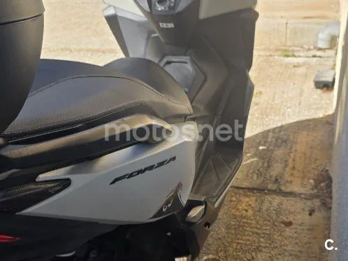 Honda Forza 125 - Vista 4