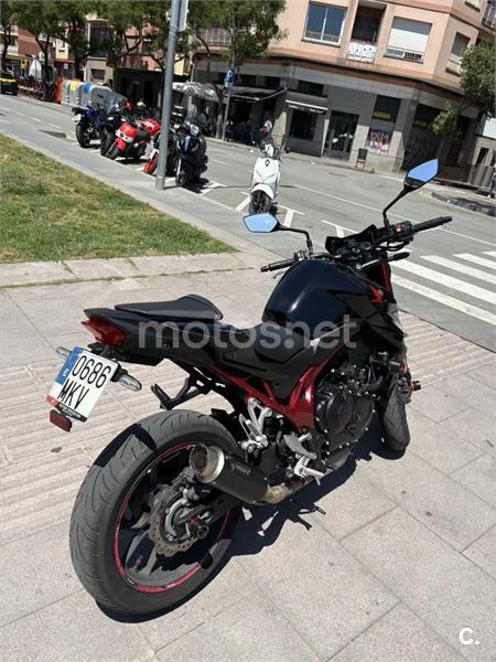 Honda CB750 Hornet - Vista 3