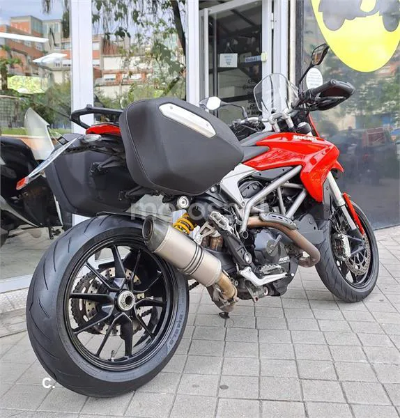 Ducati Hyperstrada - Vista 3