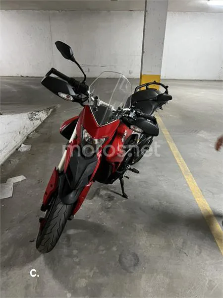 Ducati Hyperstrada - Vista 7