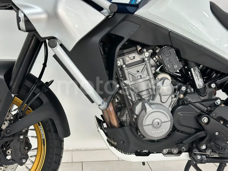 CFMOTO 800MT - Vista 16