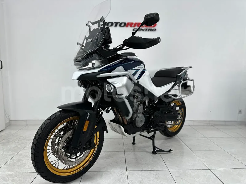 CFMOTO 800MT - Vista 3