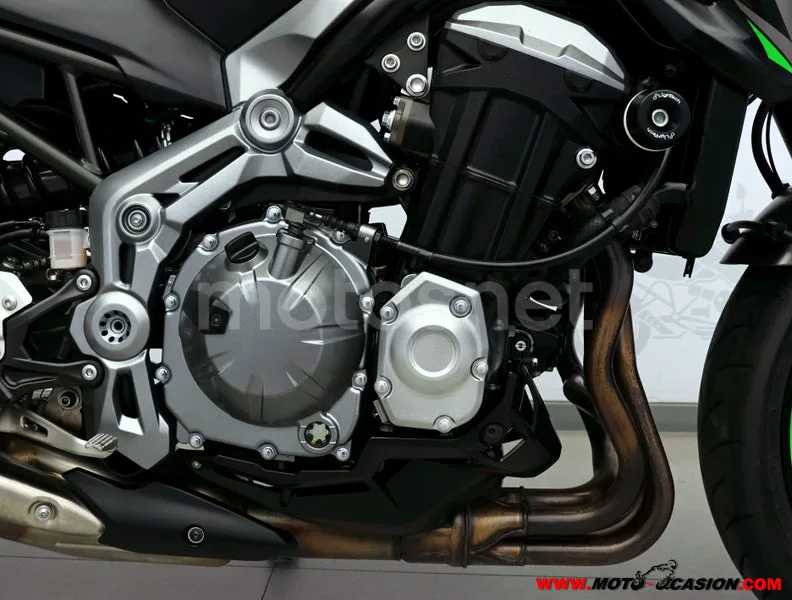 Kawasaki Z900 - Vista 5