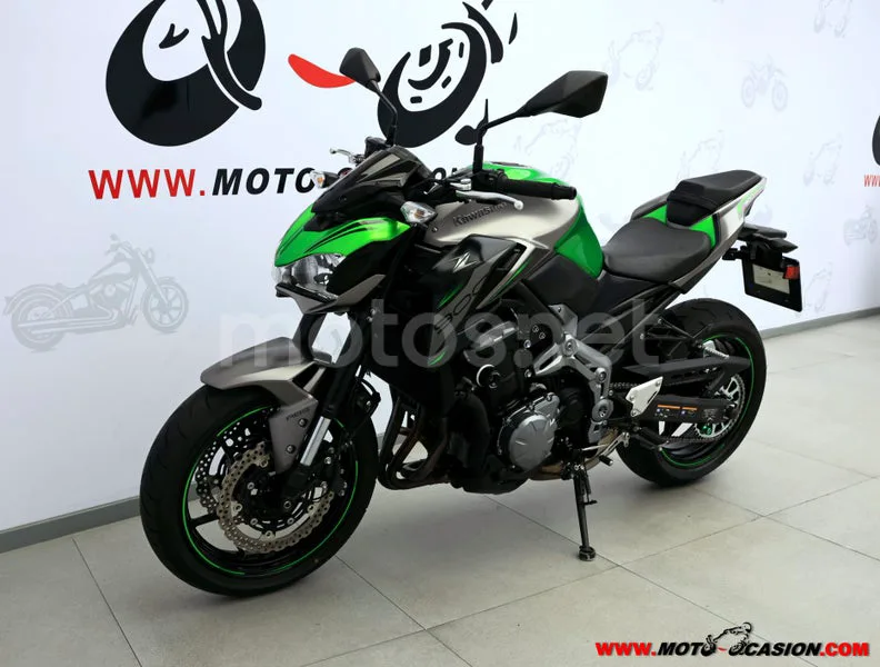 Kawasaki Z900 - Vista 8