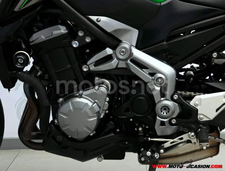 Kawasaki Z900 - Vista 10
