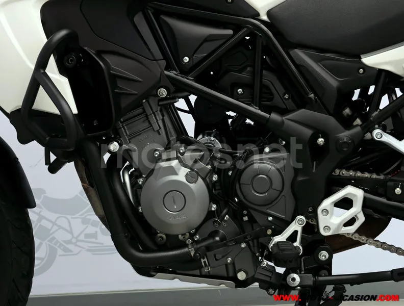 Benelli TRK 502 - Vista 10