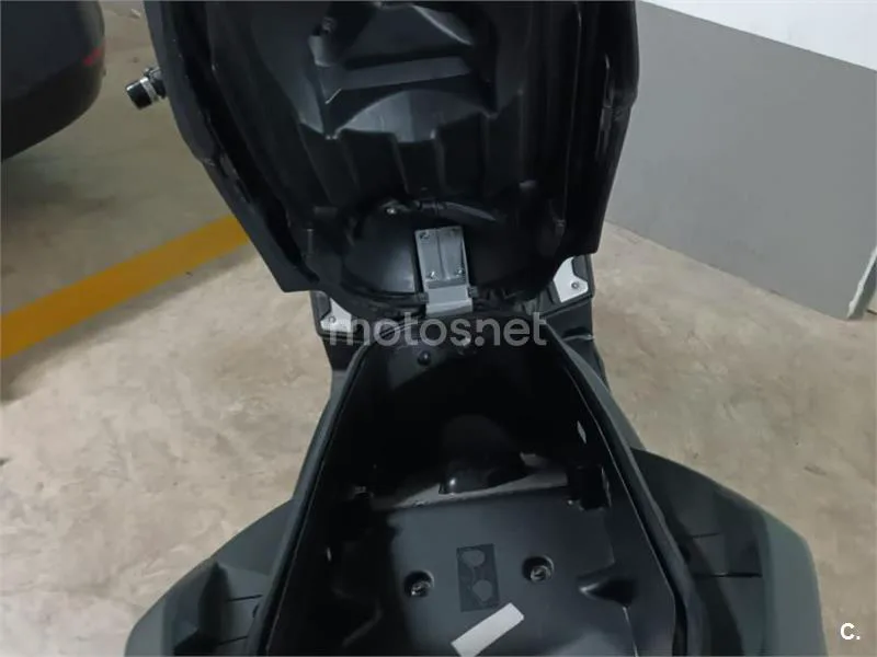 Yamaha XMAX 125 - Vista 8