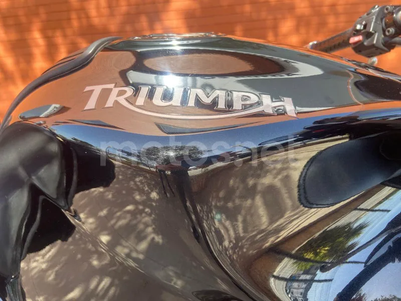 Triumph Sprint ST - Vista 10