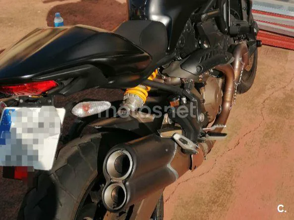 Ducati Monster 821 - Vista 3