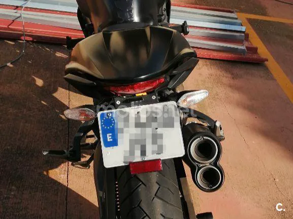 Ducati Monster 821 - Vista 4