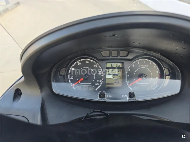 Suzuki Burgman 125 - Vista 5