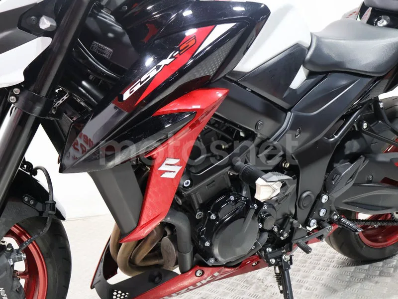 Suzuki GSX-S750 - Vista 13
