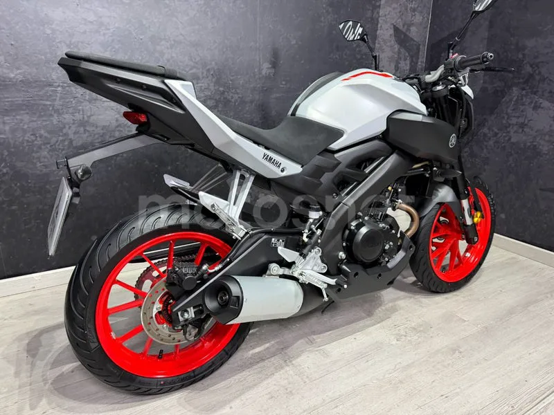 Yamaha MT-125 - Vista 8