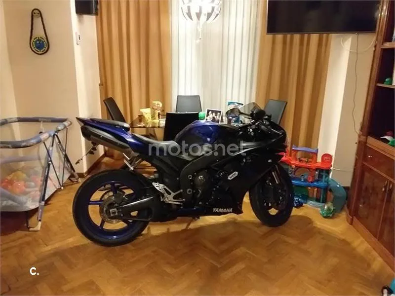 Yamaha YZF-R1 - Vista 4