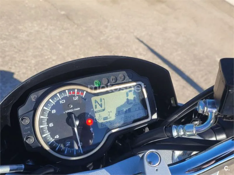 Suzuki GSR750 - Vista 3