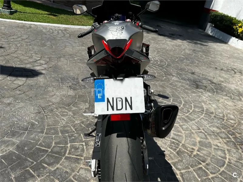 Aprilia RSV4 - Vista 9