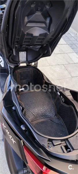 Yamaha XMAX 300 - Vista 9