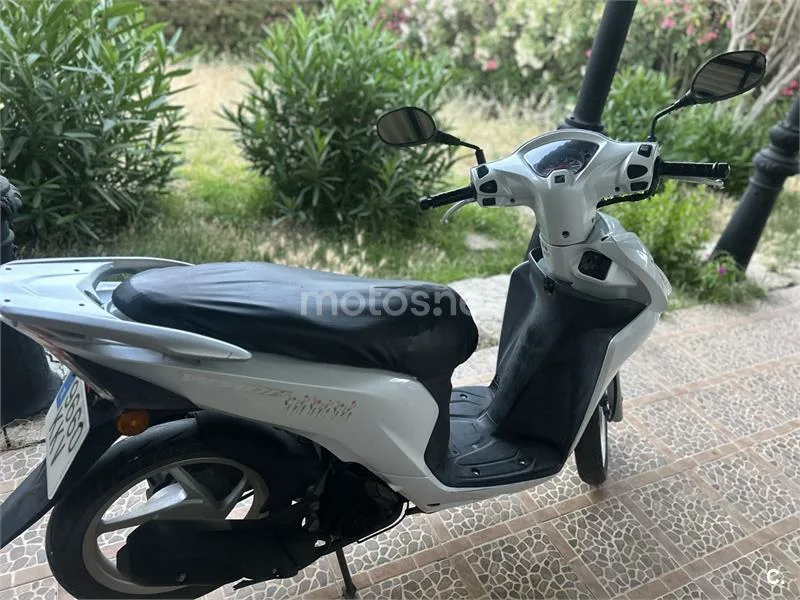 Honda Vision - Vista 4