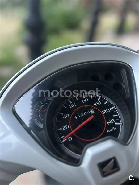 Honda Vision - Vista 5