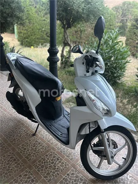 Honda Vision - Vista 7