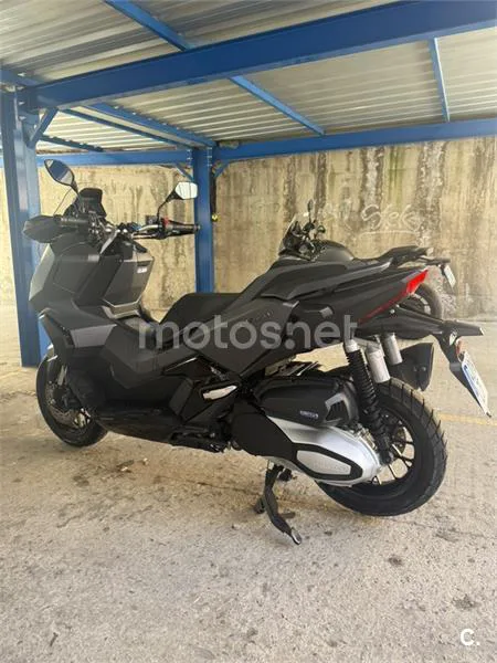 Honda ADV350 - Vista 4
