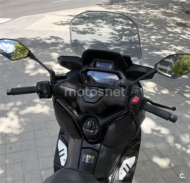 Yamaha XMAX 300 - Vista 5