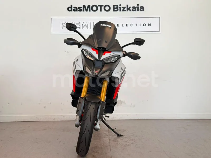 Ducati Multistrada V4 - Vista 3